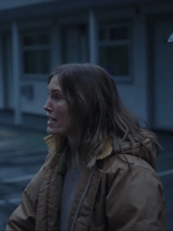 Front view of Tara Nichols wearing the brown cotton jacket in Hunting Matthew Nichols . Tara Nichols Brown Cotton Jacket